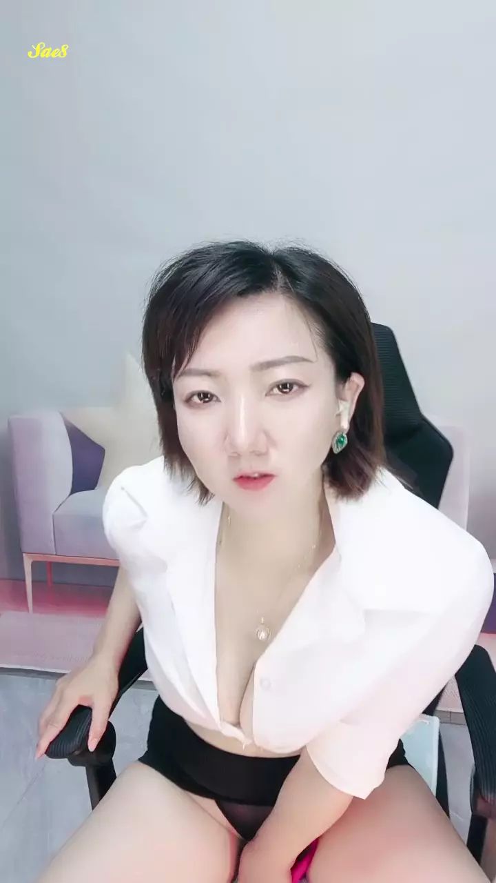 反差眼镜骚人妻D杯大奶茉莉花妖诱惑直播