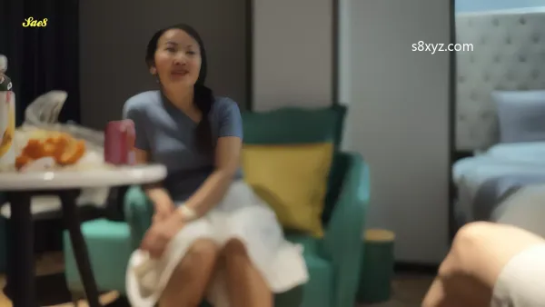 冈本熟女探花长裙美腿风韵犹存小阿姨